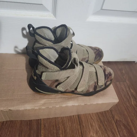 Nike Zoom LeBron Soldier 11 - Picture 3 of 5